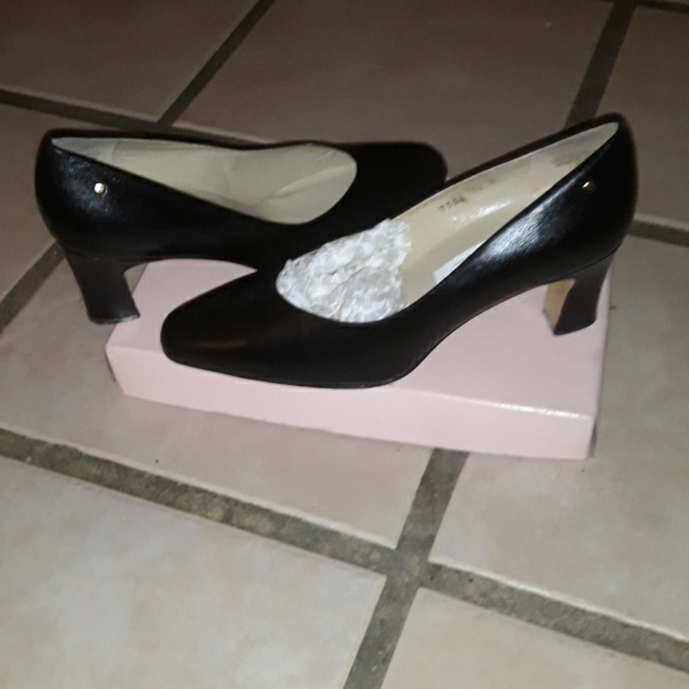 Shoes - Picture 2 of 4
